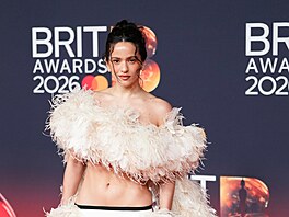 Rosalia na udílení BRIT Awards v Manchesteru (28. února 2026)
