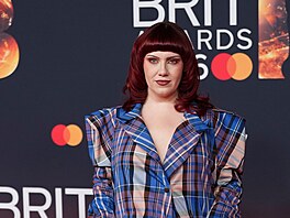 CMAT na udílení BRIT Awards v Manchesteru (28. února 2026)