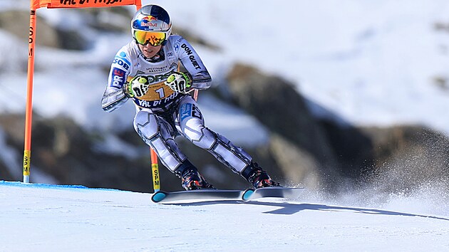 Ester Ledeck� na trati sjezdu ve Val di Fassa.