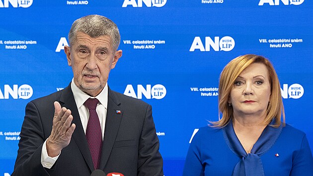 Premiér Andrej Babi� a ministryn� financí Alena Schillerová na tiskové...