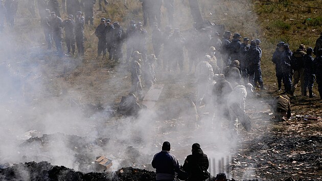 U bolivijsk�ho m�sta El Alto se z��tilo letadlo s bankovkami, lid� se je pokusili rozkr�st. (28. �nora 2026)