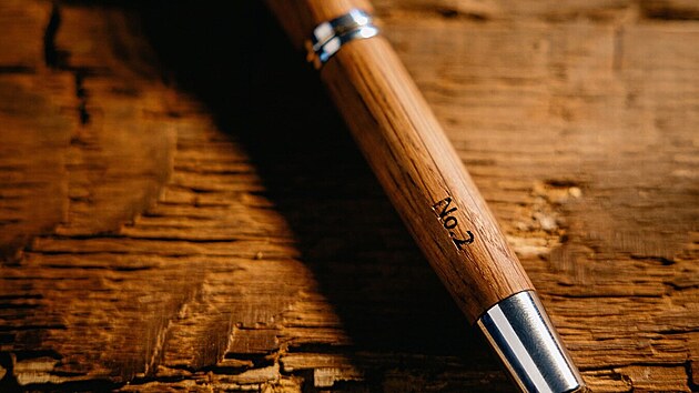 Pero ze d�eva ze Santiniho schodi�t�