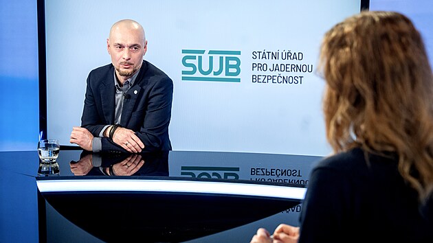 Hostem po�adu Rozst�el je �t�p�n Koch�nek, p�edseda St�tn�ho ��adu pro jadernou bezpe�nost.
