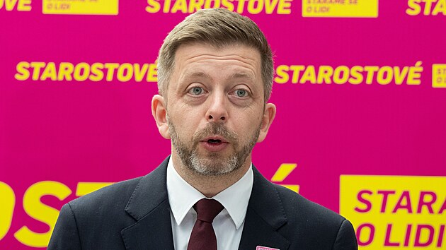 Tiskov� konference poslaneck�ho klubu Starost�. Na sn�mku V�t Raku�an. (3. b�ezna 2026)