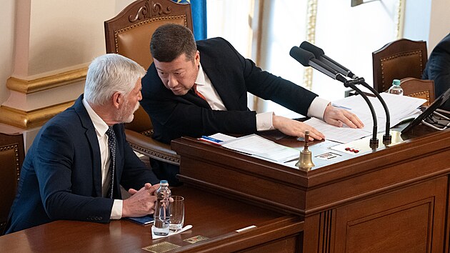 Prezident Petr Pavel v rozhovoru s p�edsedou sn�movny Tomiem Okamurou. (3. b�ezna 2026)