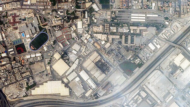 Kou� stoupaj�c� z americk� n�mo�n� z�kladny P�t� flotily v bahrajnsk�m hlavn�m...