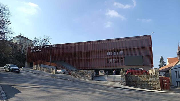 Zimn� stadion m�sta T�eb��e KHNP Ar�na po kompletn� modernizaci sv�t� novotou. Stadion je ji� zkolaudov�n a p�ipraven na n�val fanou�k�.