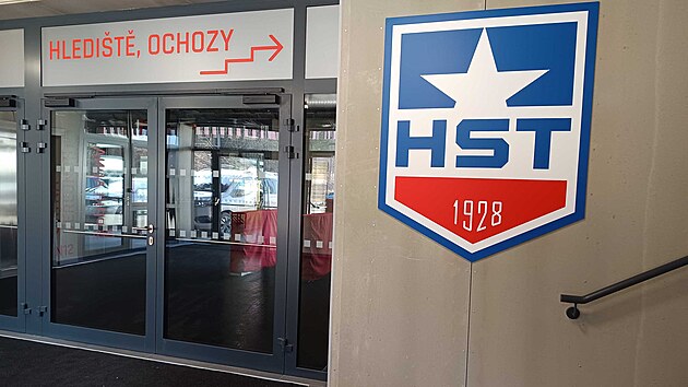 Modern� st�nek pro prvoligov� hokejisty Hor�ck� Slavie T�eb�� nab�dne kapacitu 2 700 div�k�.