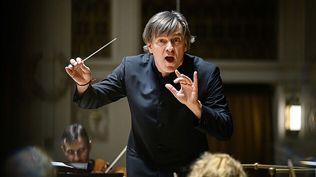 Dirigent Tom� Netopil, ��fdirigent Symfonick�ho orchestru hl. m. Prahy FOK