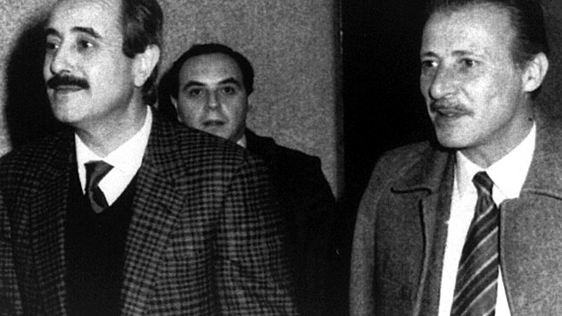 Giovanni Falcone (vlevo) a Paolo Borsellino. Dva mu�i, stejn� osudy, oba jako soudci �lapali mafii na paty, oba zavra�dila.