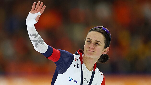 Martina Sáblíková zdraví diváky po svém posledním závod� kariéry na mistrovství...