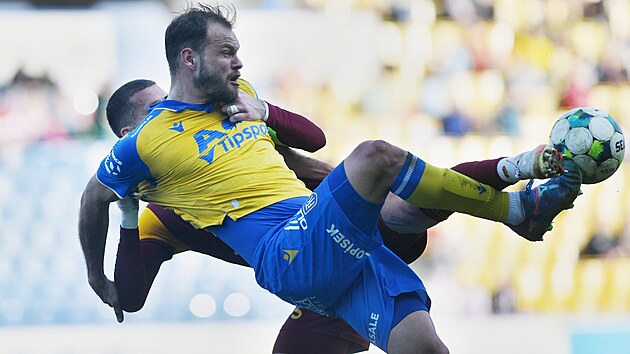 Teplice'deki taraftarlar oyunculara ıslık çalıyor. Frťala: Peşimden geliyor