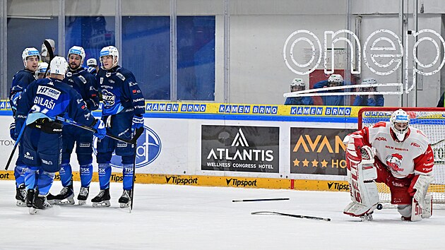 Kometa Brno si v�hrou 5:4 na d Olomouc� v posledn�m kole z�kladn� ��sti pojistila osmou p���ku po z�kladn� ��sti a v�hodu dom�c�ho prost�ed� pro p�edkolo play off.