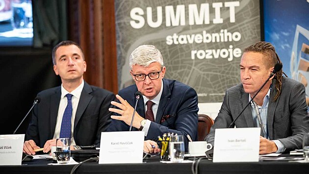 Karel Havl��ek a Ivan Barto� na Summitu stavebn�ho rozvoje. (18. z��� 2025)