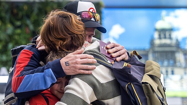 V Praze p�ist�lo prvn� letadlo s �esk�mi turisty z Bl�zk�ho v�chodu, po 2:00...