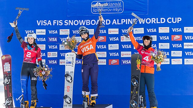 Nejlep�� trojice z�vodnic slalomu Sv�tov�ho poh�ru snowboardistek ve...