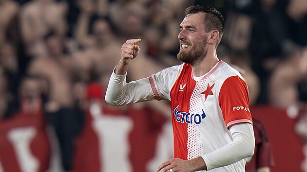 Tom� Chor� slav� v derby se Spartou.