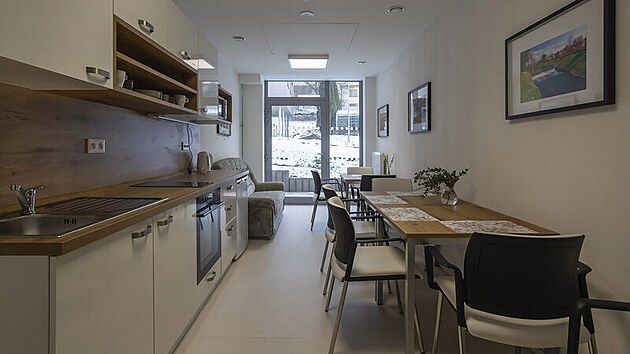 Ve Zl�n�-Malenovic�ch za�al fungovat nov� domov se zvl�tn�m re�imem, kter� pe�uje o lidi s Alzheimerovou chorobou a jin�mi typy demence. K dispozici je 40 l��ek. (�nor 2026)