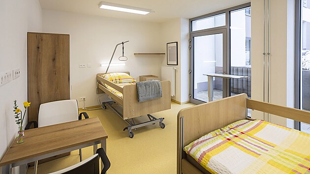 Ve Zl�n�-Malenovic�ch za�al fungovat nov� domov se zvl�tn�m re�imem, kter� pe�uje o lidi s Alzheimerovou chorobou a jin�mi typy demence. K dispozici je 40 l��ek. (�nor 2026)