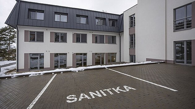 Ve Zl�n�-Malenovic�ch za�al fungovat nov� domov se zvl�tn�m re�imem, kter� pe�uje o lidi s Alzheimerovou chorobou a jin�mi typy demence. K dispozici je 40 l��ek. (�nor 2026)