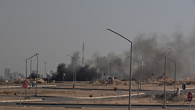 Kou� stoupaj�c� po �r�nsk�m �toku v Kuvajtu (2. b�ezna 2026)