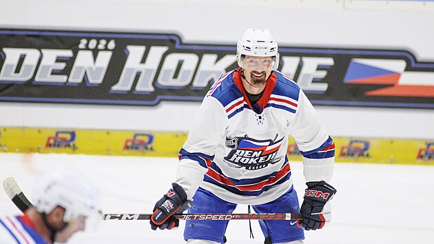 Milan Hejduk b�hem z�pasu hokejov�ch legend v Pardubic�ch.