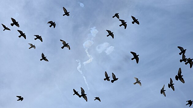 Kou� ze zachycen�ch �r�nsk�ch raket na nebi v katarsk�m Dauh� (5. b�ezna 2026)