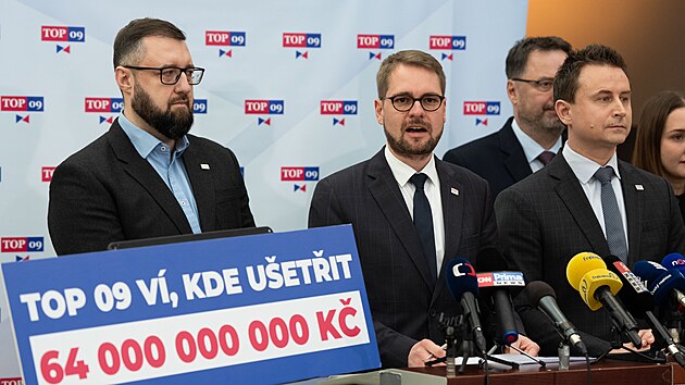 P�edseda TOP 09 Mat�j Ond�ej Havel, poslanec Michal Zuna a m�stop�edseda strany Luk� Otys na tiskov� konferenci ve Sn�movn�
