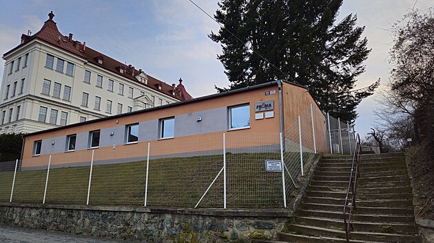 V m�st�, kde je pl�nov�n vstup do roz���en�ho brn�nsk�ho parku Krav� hora, stoj� p��zemn� s�dlo developersk� firmy Frama. Ta chce zm�nu v �zemn�m pl�nu, kter� by umo�nila postavit a� 22 metr� vysokou budovu s kancel��emi a byty. To by sen o vytvo�en� zelen� o�zy nabo�ilo. (b�ezen 2026)