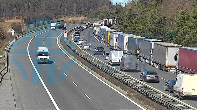 Po nehod� kamionu na 171. kilometru D1 na Brn�nsku ve sm�ru na Prahu se na d�lnici vytvo�ila kolona. (2. b�ezna 2026)