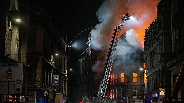 Budovu hlavn�ho n�dra�� ve skotsk�m Glasgow poni�il mohutn� po��r. (8. b�ezna 2026)