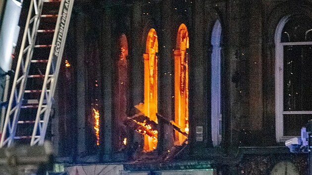 Budovu hlavn�ho n�dra�� ve skotsk�m Glasgow poni�il mohutn� po��r. (8. b�ezna 2026)