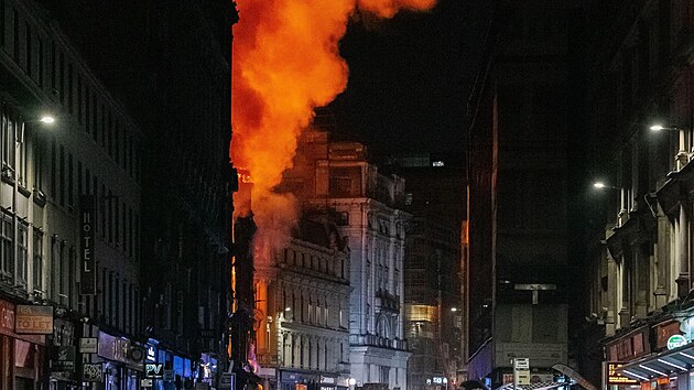 Budovu hlavn�ho n�dra�� ve skotsk�m Glasgow poni�il mohutn� po��r. (8. b�ezna 2026)