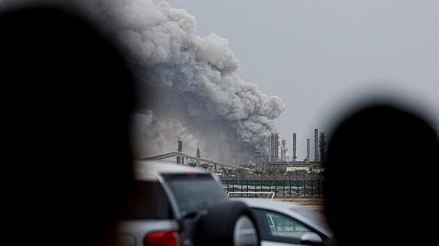 Ropn� rafinerie Bapco na ostrov� Sitra v Bahrajnu po �r�nsk�m �deru (9. b�ezna 2026)