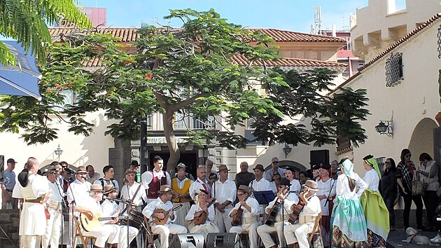 Um�le vytvo�en� kan�rsk� vesni�ka Pueblo Canario se py�n� souborem dom� inspirovan�ch p�vodn� architekturou ostrov�.