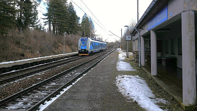 Zast�vku v Hamrech nad S�zavou, kter� m� u� sv� nejlep�� l�ta za sebou, �ek� nyn� prom�na. (b�ezen 2026)