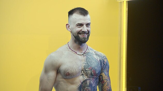 Fitness tren�r Radim v Naked Attraction.