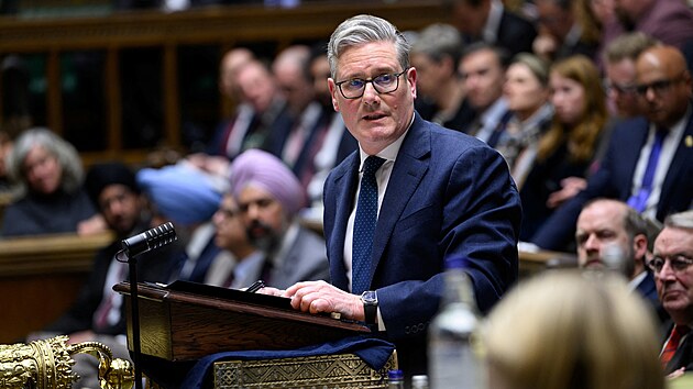 Britsk� premi�r Keir Starmer hovo�� v Doln� sn�movn� v Lond�n�. (2. b�ezna 2026)