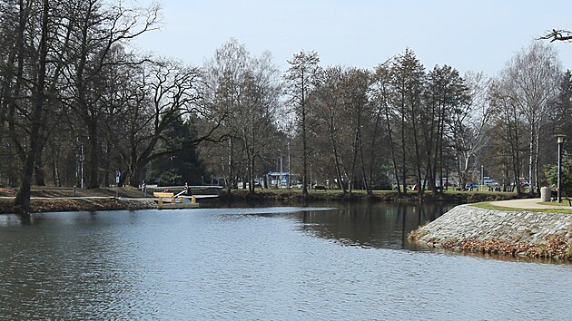 Nov� odpo�inkov� molo otev�eli v �esk�ch Bud�jovic�ch nad soutokem �ek Mal�e a Vltavy v centru m�sta. (9. b�ezna 2026)