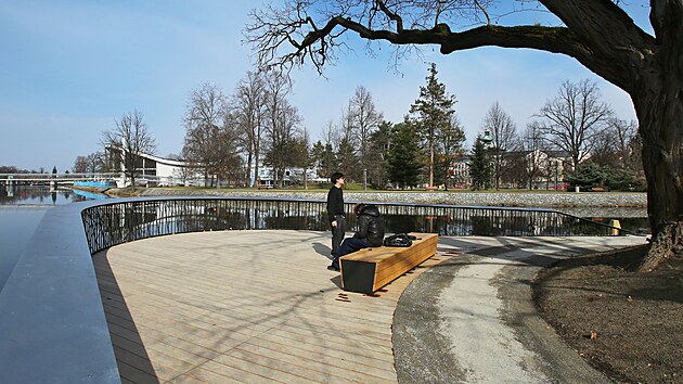 Odpo�inkov� molo otev�eli v �esk�ch Bud�jovic�ch nad soutokem �ek Mal�e a Vltavy v centru m�sta. (9. b�ezna 2026)