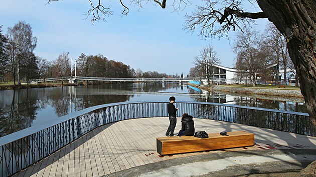 Odpo�inkov� molo otev�eli v �esk�ch Bud�jovic�ch nad soutokem �ek Mal�e a Vltavy v centru m�sta. (9. b�ezna 2026)
