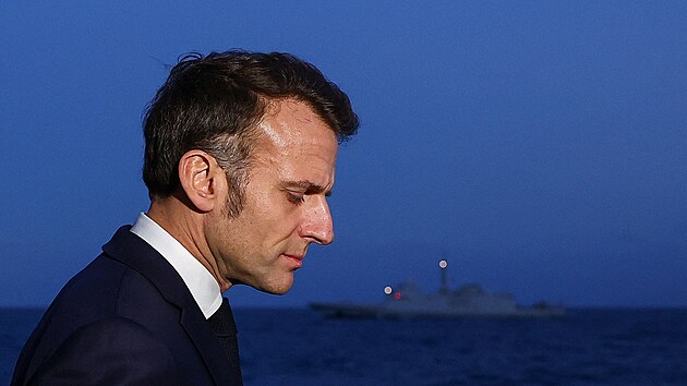 Francouzsk� prezident Emmanuel Macron na letadlov� lodi Charles de Gaulle (9. b�ezna 2026)