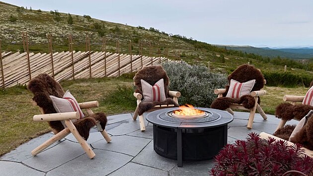 Z terasy je kr�sn� v�hled na Dovrefjell a Rondane.