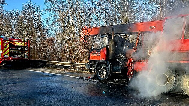 Oho�el� poj�zdn� je��b v odstavn�m pruhu d�lnice D4 (6. b�ezna 2026)