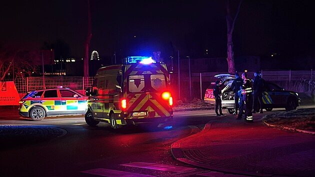 Pra��t� policist� vyj�d�li k poty�ce dvou bezdomovc� v Praze Troje (9. b�ezna 2026)