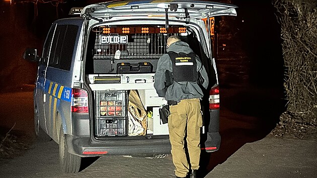 Pra��t� policist� vyj�d�li k poty�ce dvou bezdomovc� v Praze Troje (9. b�ezna 2026)