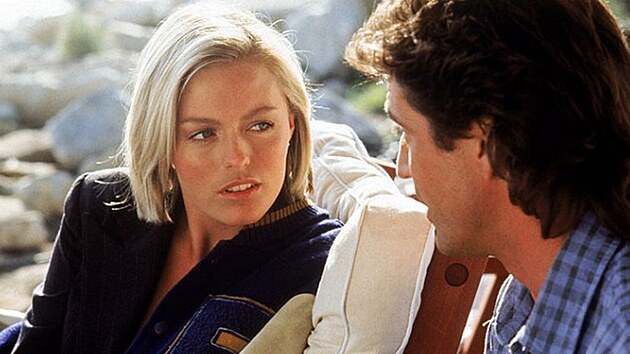 Patsy Kensitov� a Mel Gibson ve filmu Smrtonosn� zbra� 2 (1989)