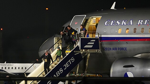 N�vrat �ech� evakuovan�ch z Bl�zk�ho v�chodu vl�dn�m letadlem. (3. b�ezna 2026)