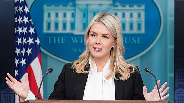 Mluv�� B�l�ho domu Karoline Leavittov� na tiskov� konferenci ve Washingtonu. (4. b�ezna 2026)