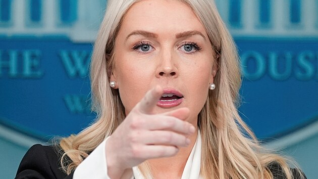 Mluv�� B�l�ho domu Karoline Leavittov� na tiskov� konferenci ve Washingtonu. (4. b�ezna 2026)